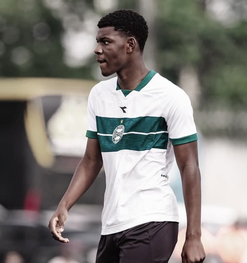 Revelação da base é a novidade na lista para o jogo contra o Botafogo