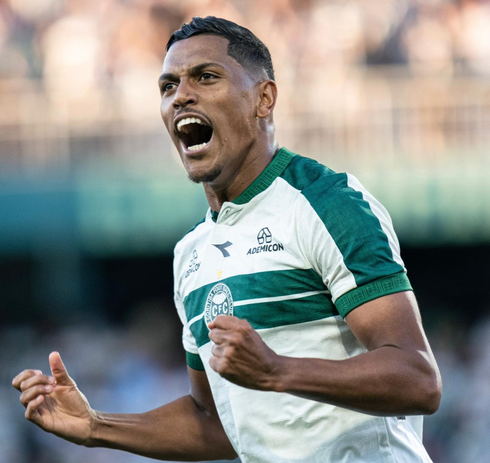 Coritiba vence o Atlético/MG, encerra jejum no Couto e se mantém na parte de cima do Brasileirão