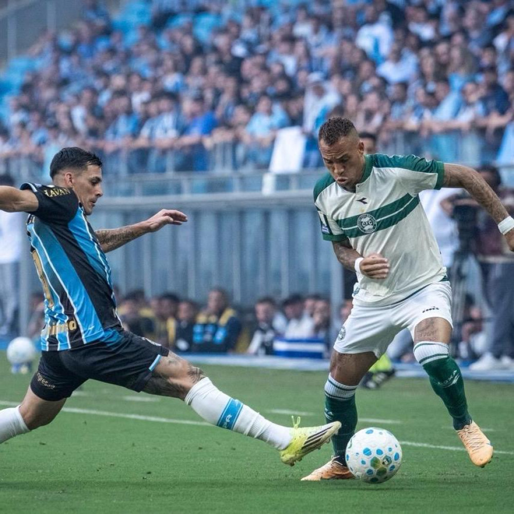 Expulsão pesa, e Coritiba perde para o Grêmio em Porto Alegre