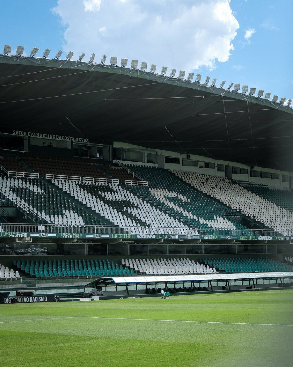 Coritiba fecha setor Social Inferior para jogo contra o Bahia 