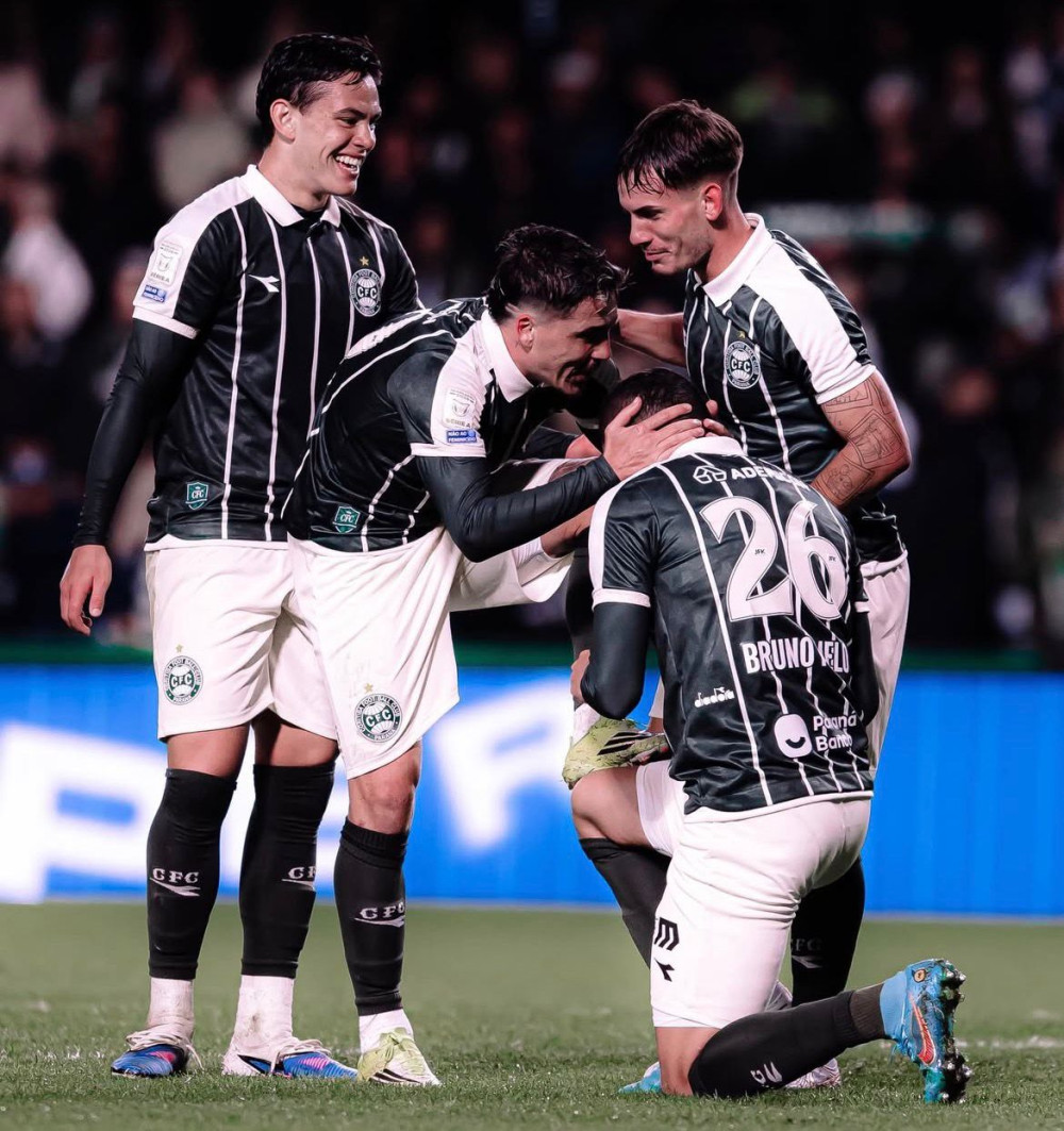 Coritiba iguala campanha de 2008 e anima torcida antes da parada para a Copa 