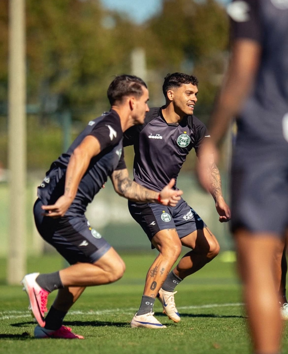 Brian Ocampo vestirá a camisa 17 no Coritiba; confira a numeração do elenco