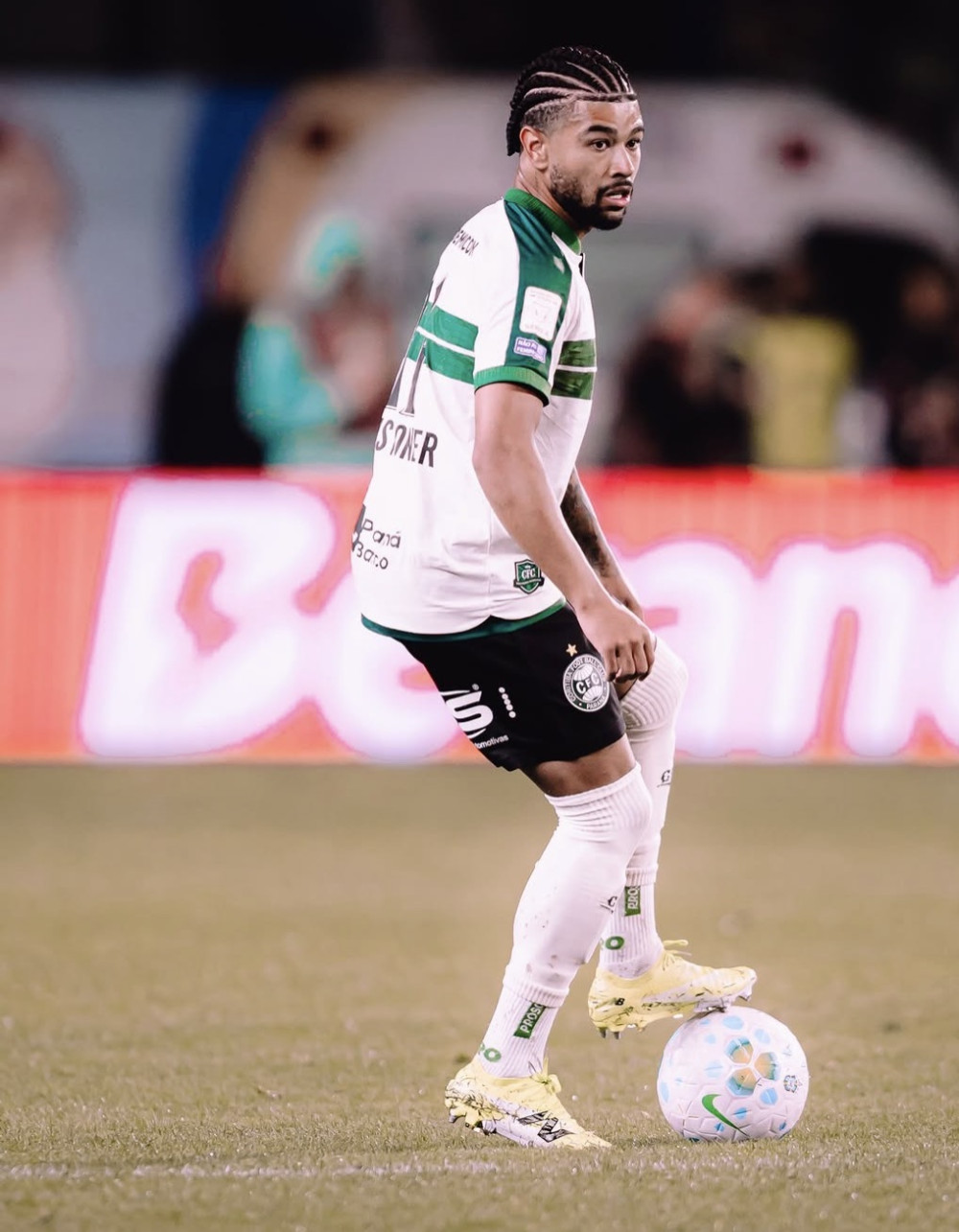 Lucas Ronier sofre lesão no LCA e passará por cirurgia