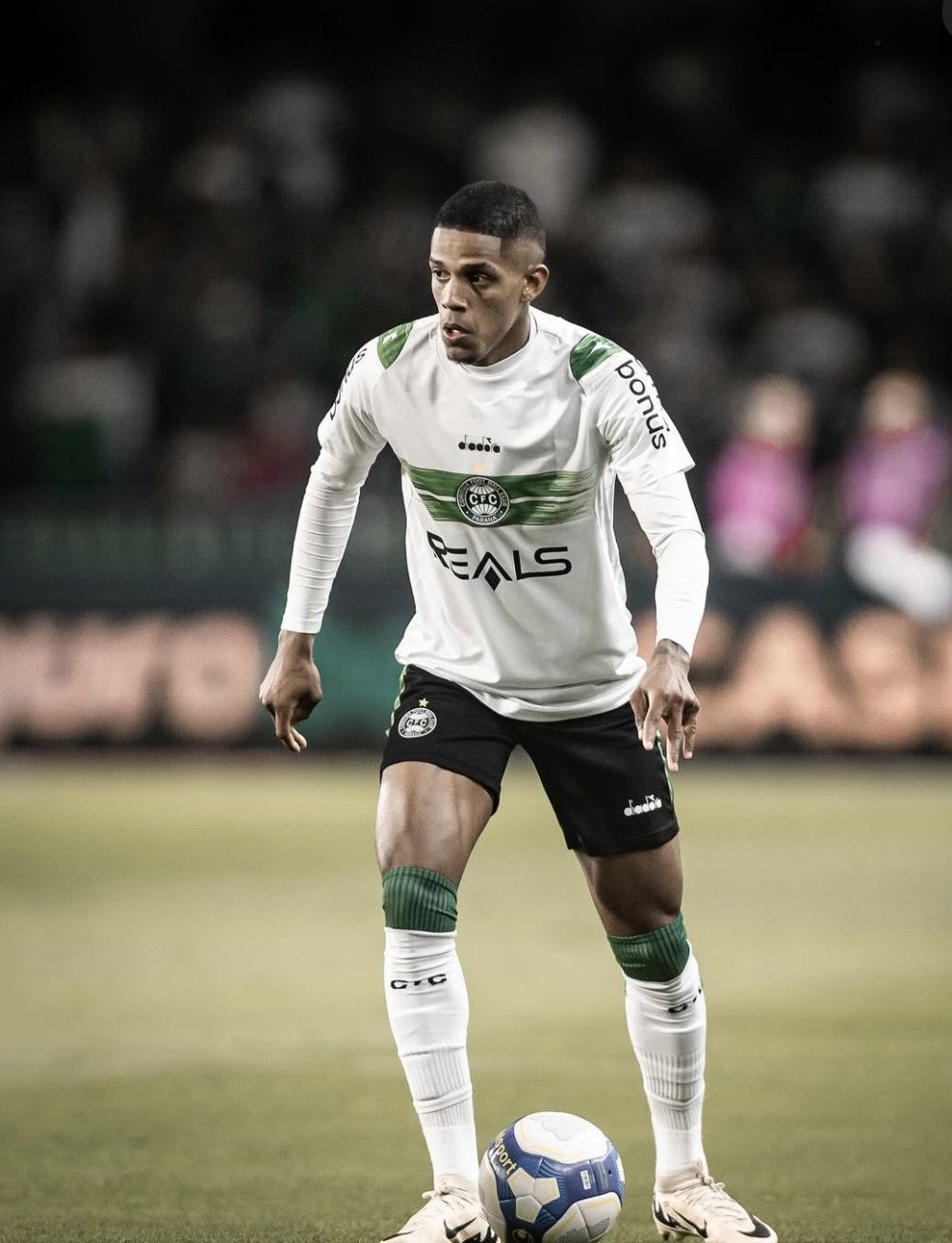 Rodrigo Gelado é integrado ao elenco do Coritiba