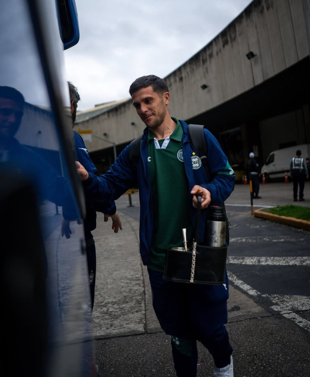 Bustos viaja com delegação e pode estrear como titular contra o Vasco