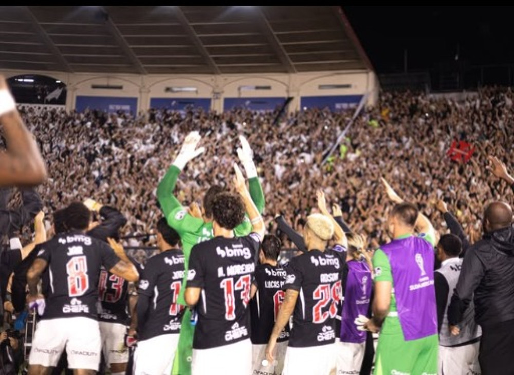 Bem nas copas, mas no Brasileirão luta contra o Z4!