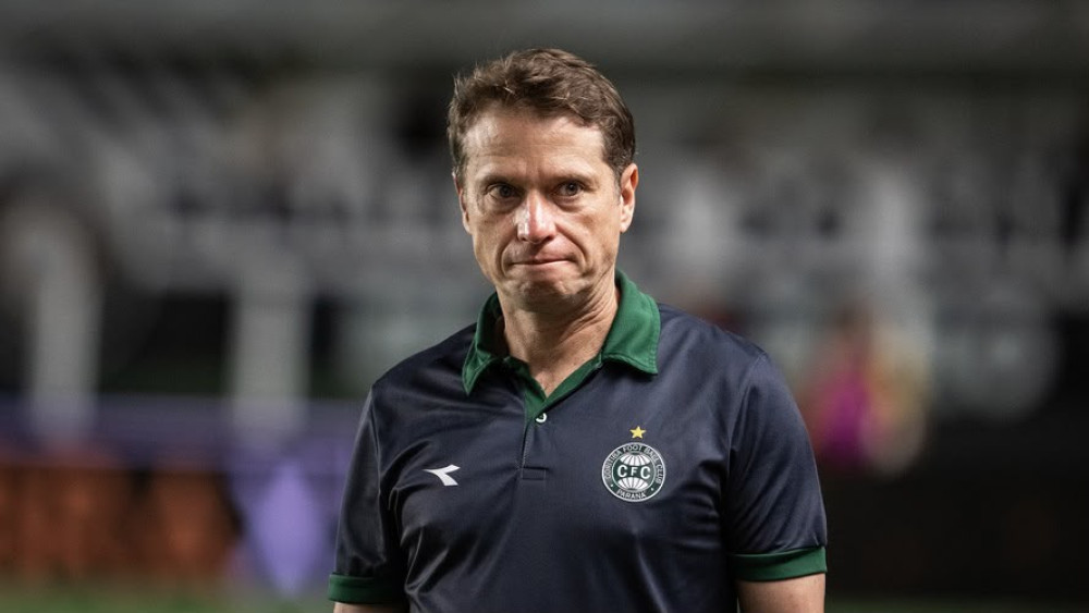 Sinal de alerta ligado: Seabra e Coritiba entram em xeque após nova derrota