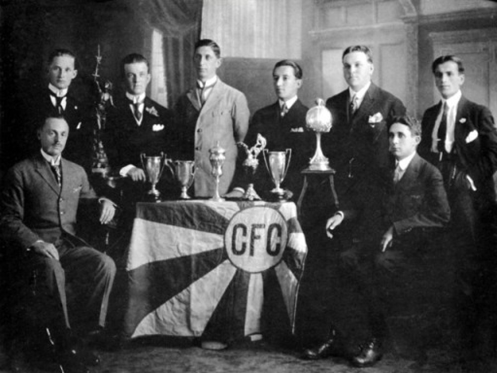 Lembranças coritibanas. Por que Coritiba e não Curitiba?