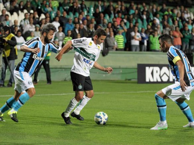 Juan deve ser desfalque contra a Chapecoense