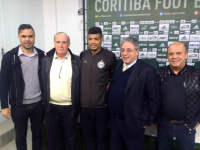 Coritiba garante a permanência de Juninho