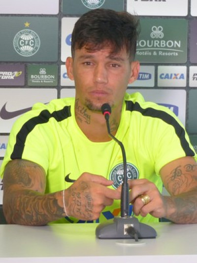 Volante João Paulo sofre séria contusão