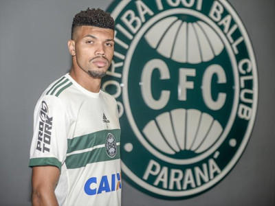 Coritiba lança novo uniforme