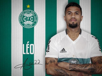 Chegou o novo lateral-direito