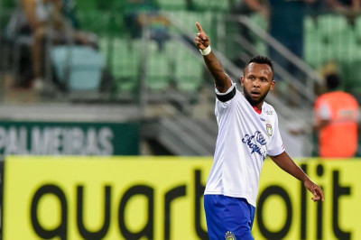 Coritiba deve acertar com meia Chiquinho