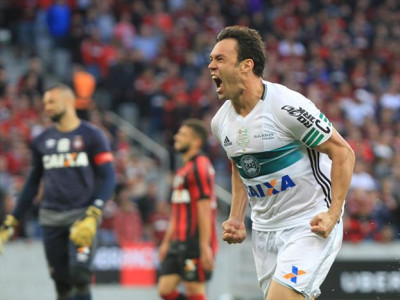 Kleber pode voltar ao Coritiba
