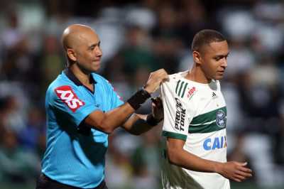 Leandro Silva fora do jogo contra o Fortaleza