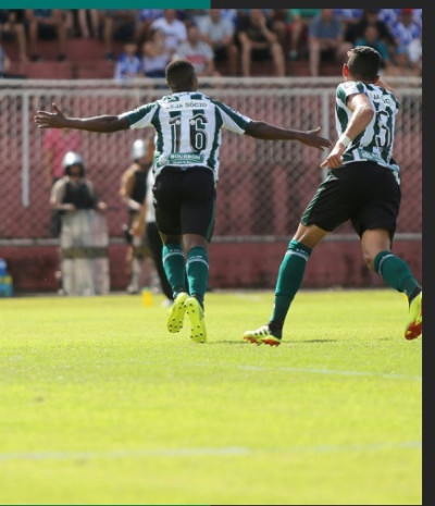 Coxa estreia com goleada