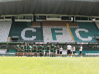 Coritiba enfrenta o Operário em busca da classificação