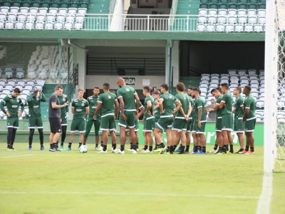 Coritiba leva 20 jogadores para jogo contra URT