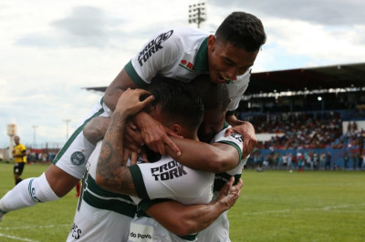 Coritiba goleia o Cianorte