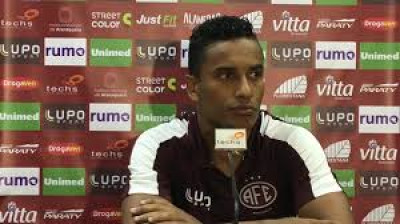 Coritiba próximo de anunciar novo lateral-direito