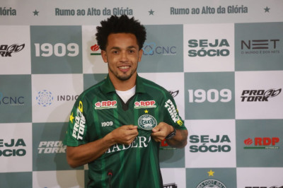 Rafinha é apresentado