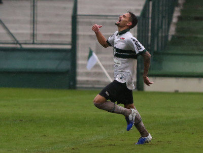 Time de aspirantes do Coritiba vence a Ponte Preta