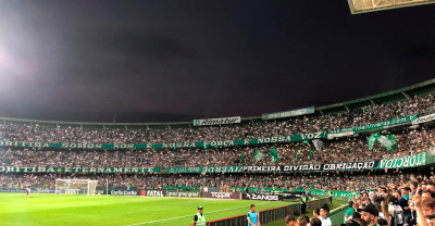 Coxa vence mais uma em casa e se firma no G4
