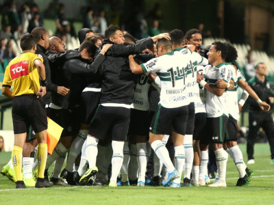 Coritiba vence o Guarani