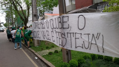 Torcida Coxa protestou no Alto da Glória