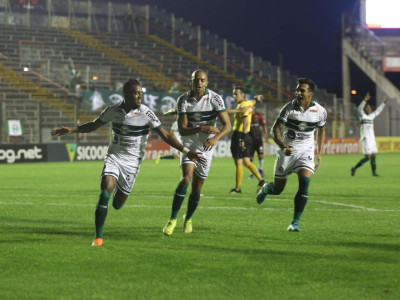 Coritiba vence o Brasil de Pelotas