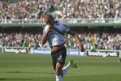 Coritiba vence o Oeste