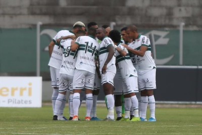 Mais um vexame pra conta. Apático, Coritiba é derrotado em Cascavel