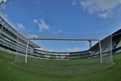 Clássico com portões fechados