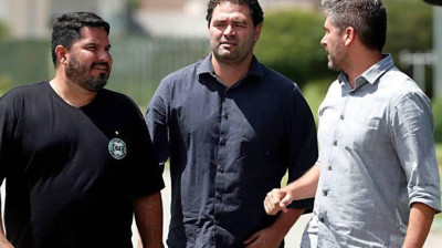 Coritiba perde para o Corinthians e chega a quarta derrota seguida