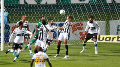 Mais uma derrota em casa