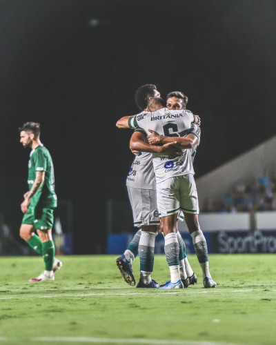 Coritiba empata no final, em jogo de 6 gols