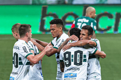 Em grande atuação, Coritiba vence o Palmeiras fora de casa