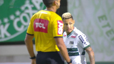 Coritiba começa com apagão e perde em casa