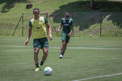 Coritiba se refugia em São Paulo