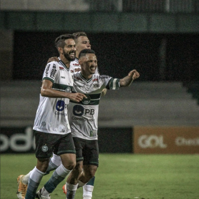 Coritiba vence em casa