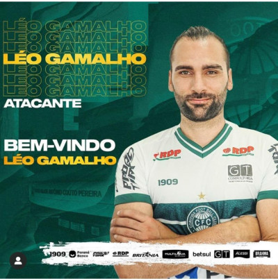Coritiba oficializa a contratação de Léo Gamalho
