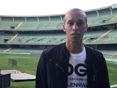 Miranda deve definir hoje o seu destino