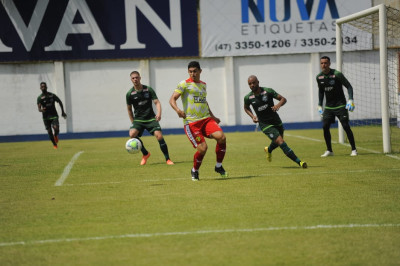 Coritiba empata jogo-treino com o Brusque