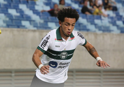 Rafinha deve definir hoje sua situação com o Coritiba