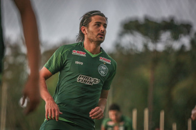 Johny Douglas e Mattheus Oliveira próximos de retornar