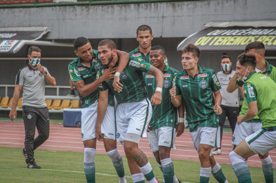 Coritiba enfrenta o Inter por vaga na final