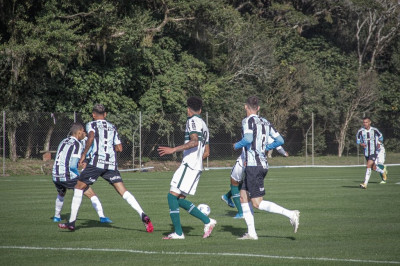 Aspirantes estreiam  com derrota