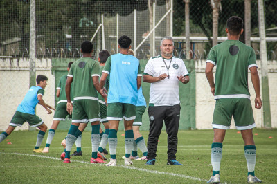 Aspirantes entram em campo contra o Corinthians
