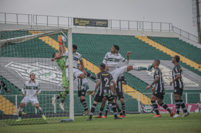Aspirantes do Coritiba perdem para o Figueirense